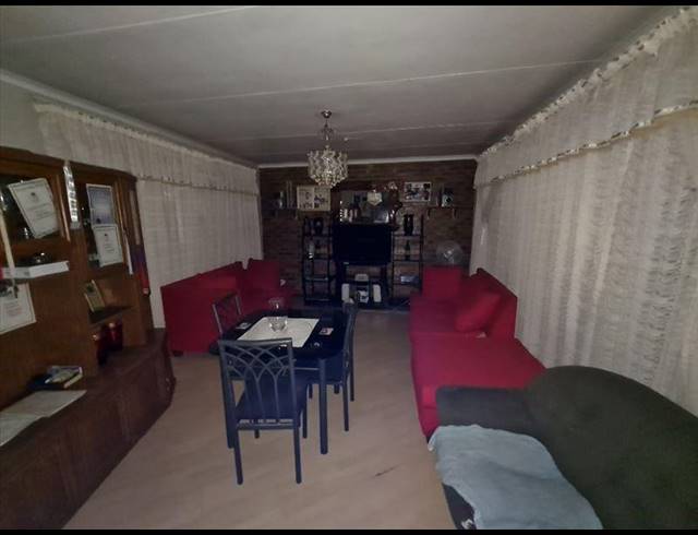 4 BEDROOM HOUSE FOR SALE IN ESTHER PARK